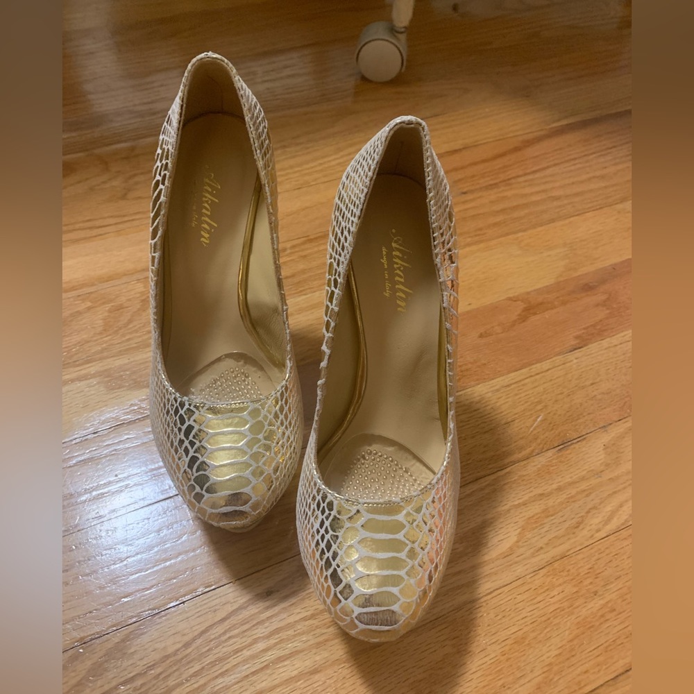 Aikalin gold heels